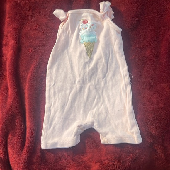 Carter’s 6 to 9 months onesies 5 for one prices - Picture 4 of 6